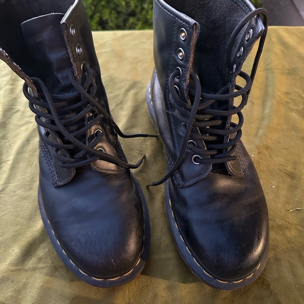 as Dr. Martens 1460 W combat boots.